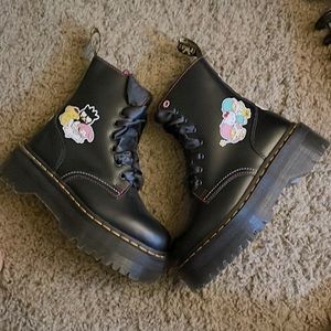 HELLO KITTY X DR MARTENS NEW WITH BOX